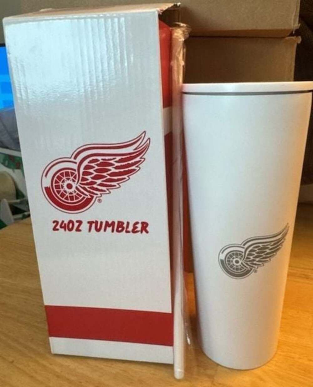New Detroit Red Wings 24oz Tumbler with Straw and Box